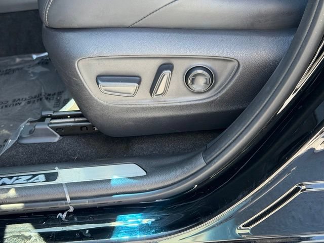 Certified 2023 Toyota Venza XLE AWD/4WD image 24