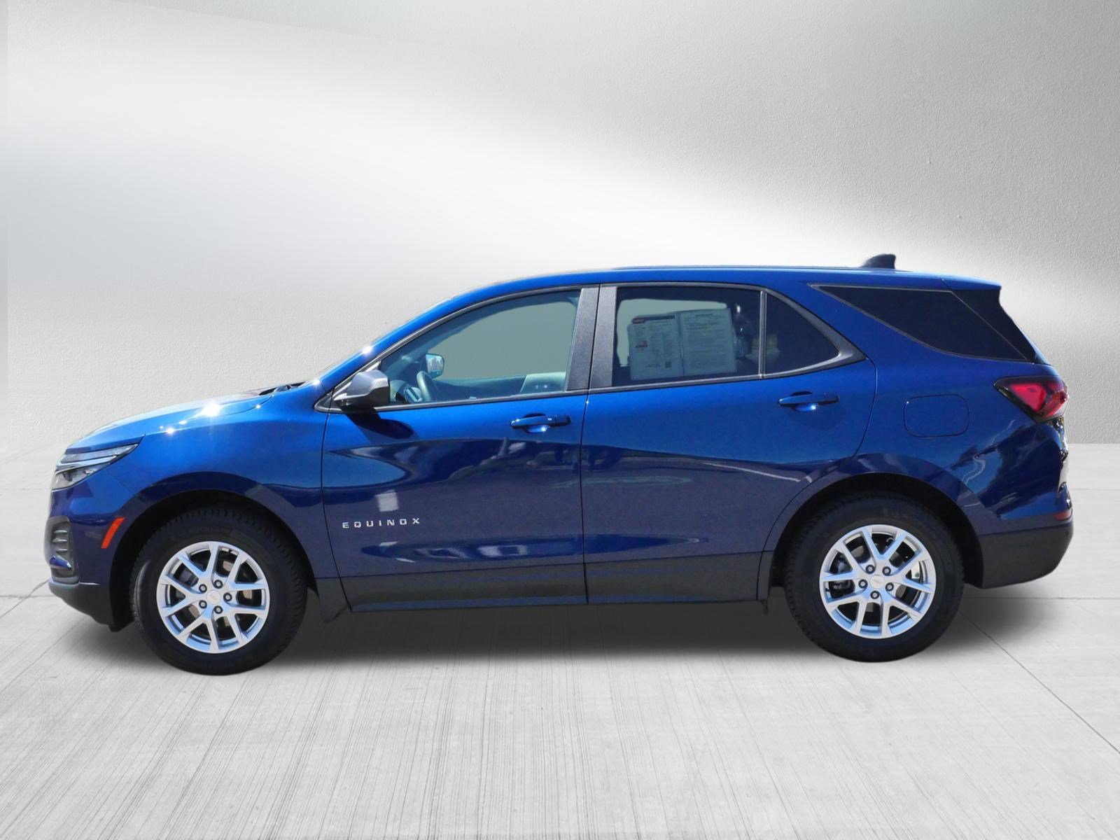 Used 2023 Chevrolet Equinox LS w/ LS Convenience Package AWD/4WD image 4