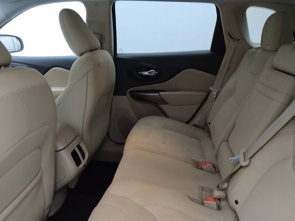 Used 2019 Jeep Cherokee Latitude w/ Popular Appearance Group image 18