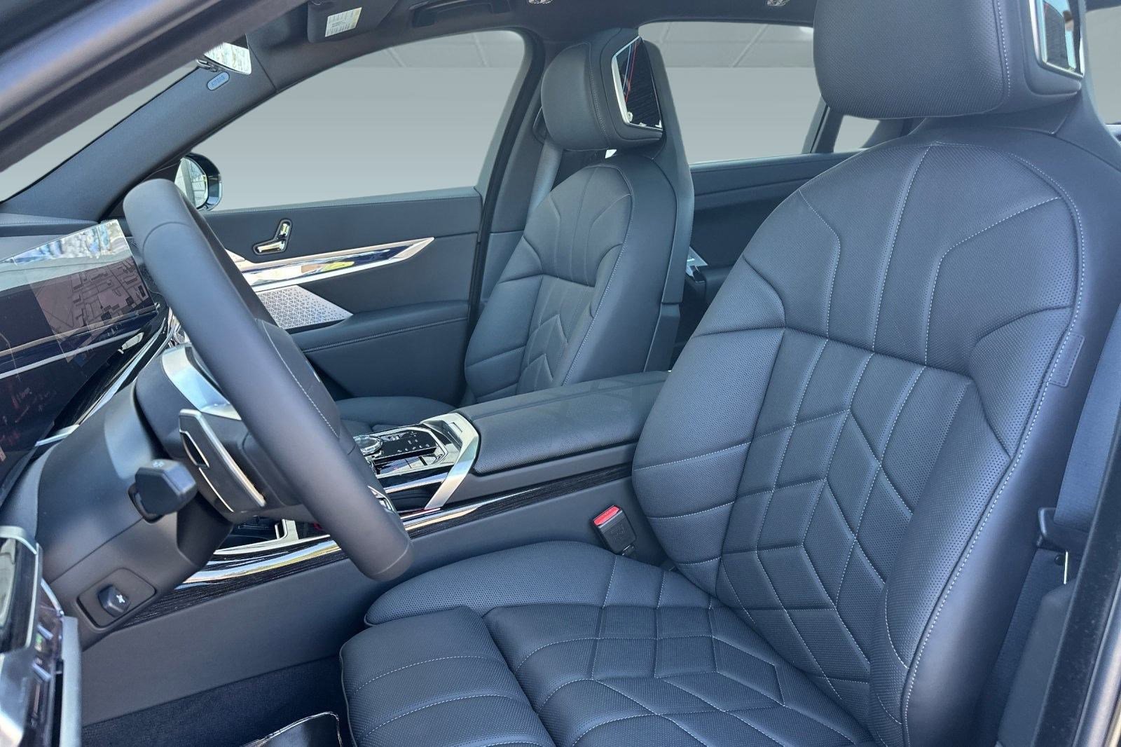 New 2026 BMW 750e xDrive image 5