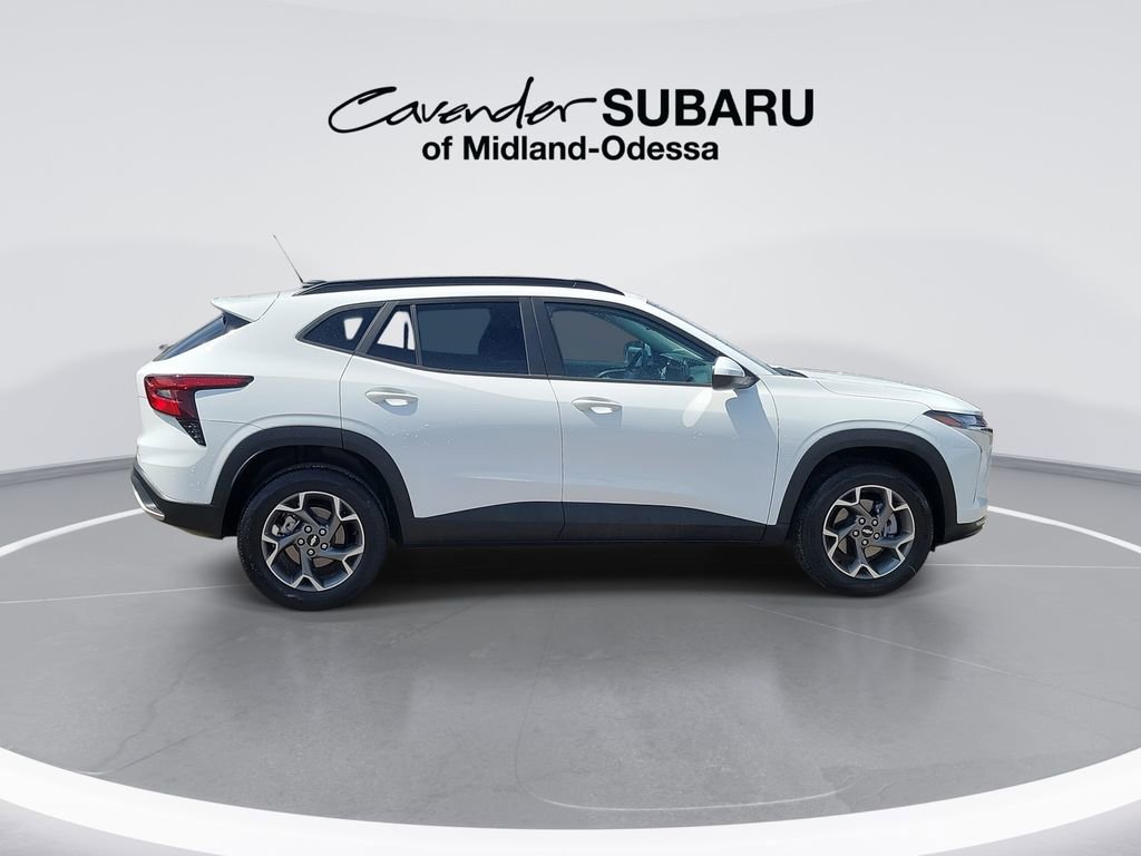 Used 2025 Chevrolet Trax LT FWD image 9