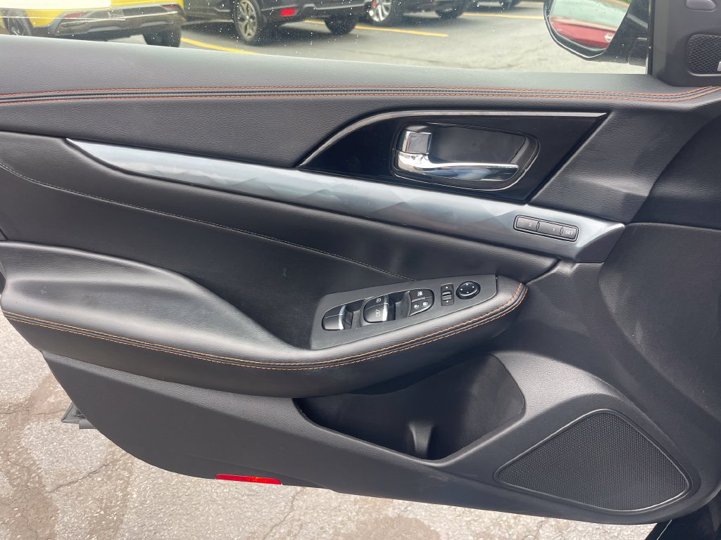 Certified 2023 Nissan Maxima SR w/ Sport Mat Group FWD image 9