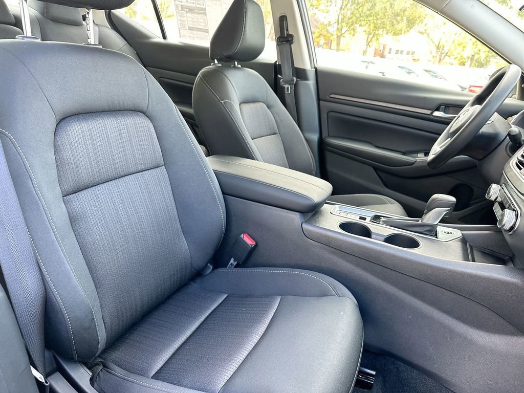Used 2025 Nissan Altima 2.5 SV image 34