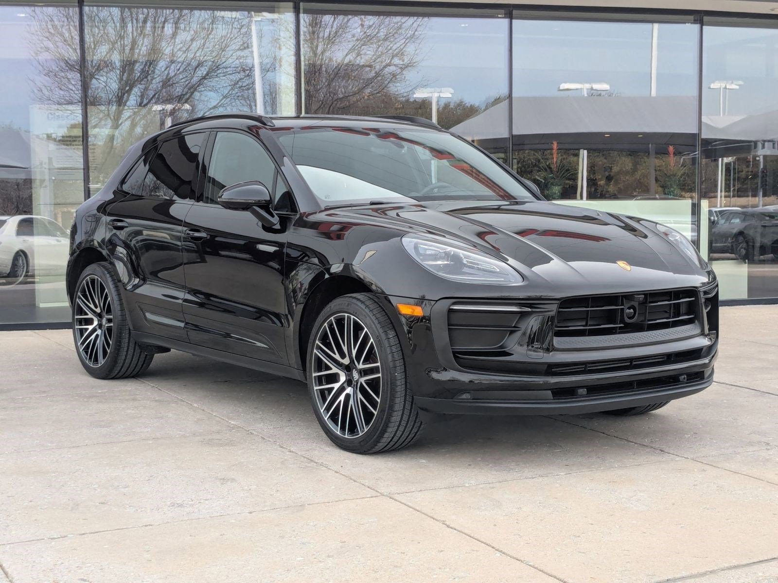 Certified 2025 Porsche Macan image 7