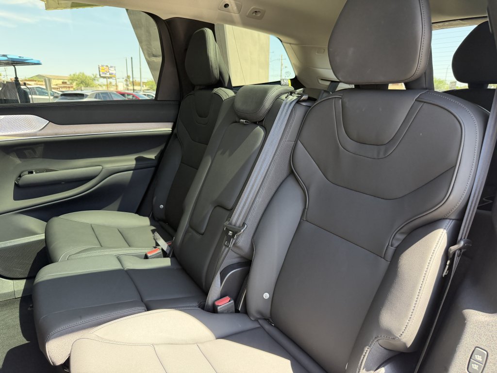 Used 2025 Volvo EX90 Ultra AWD/4WD image 34