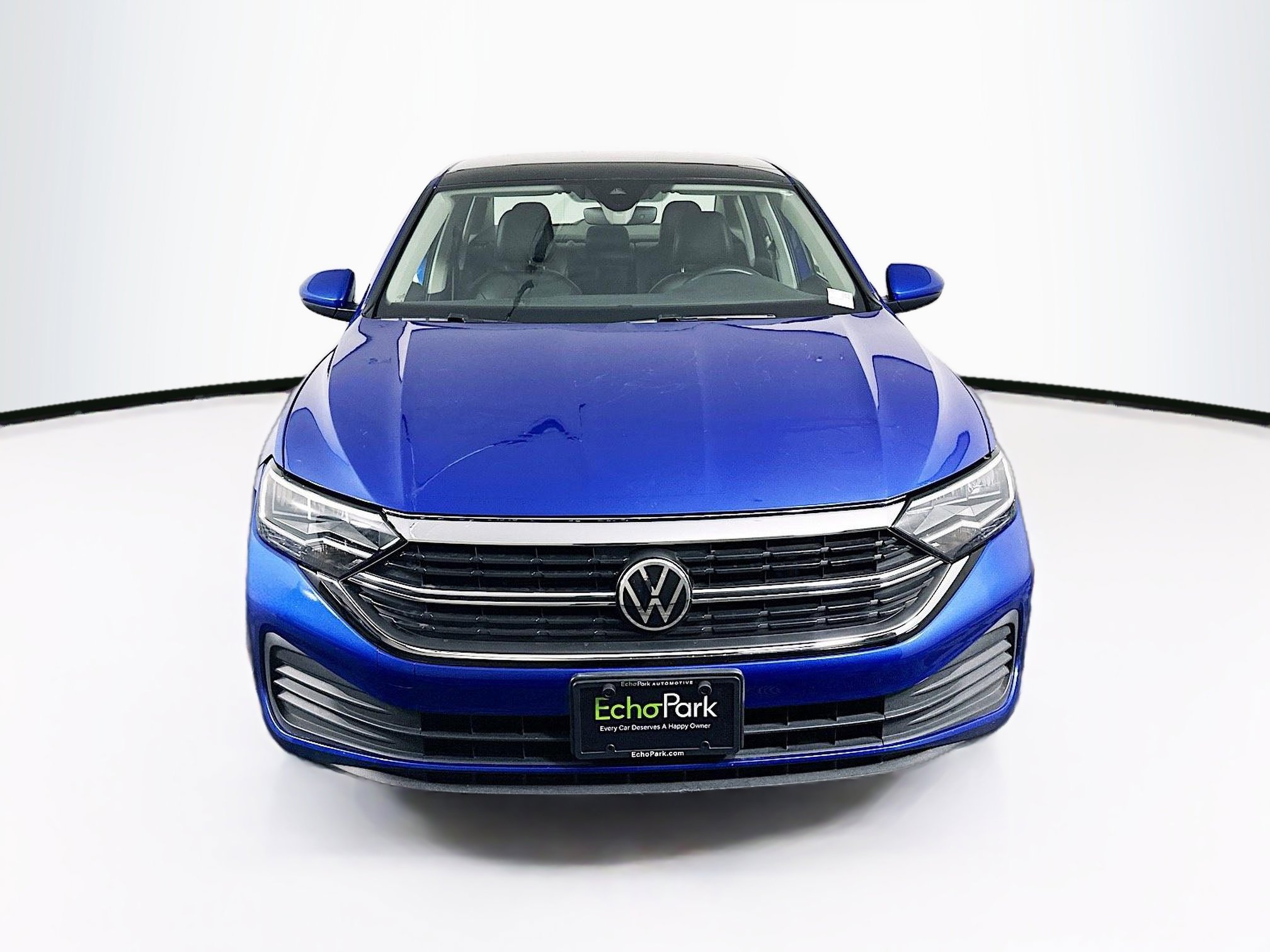 Used 2024 Volkswagen Jetta SE image 2
