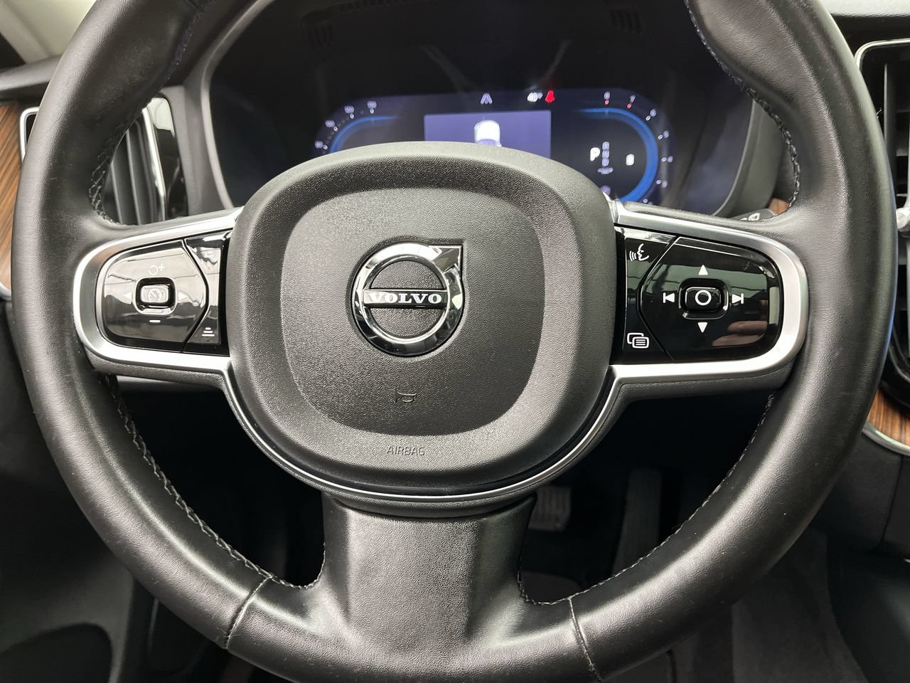 Used 2024 Volvo XC60 B5 Plus AWD/4WD image 14
