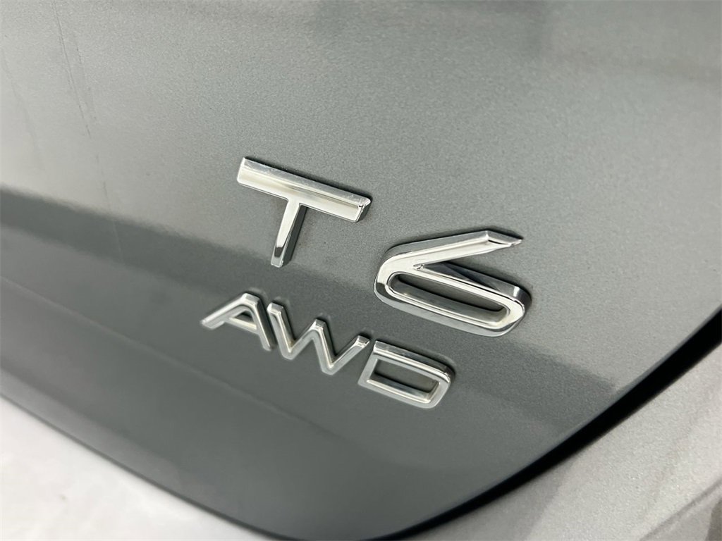Used 2017 Volvo V60 T6 R-Design Platinum image 28