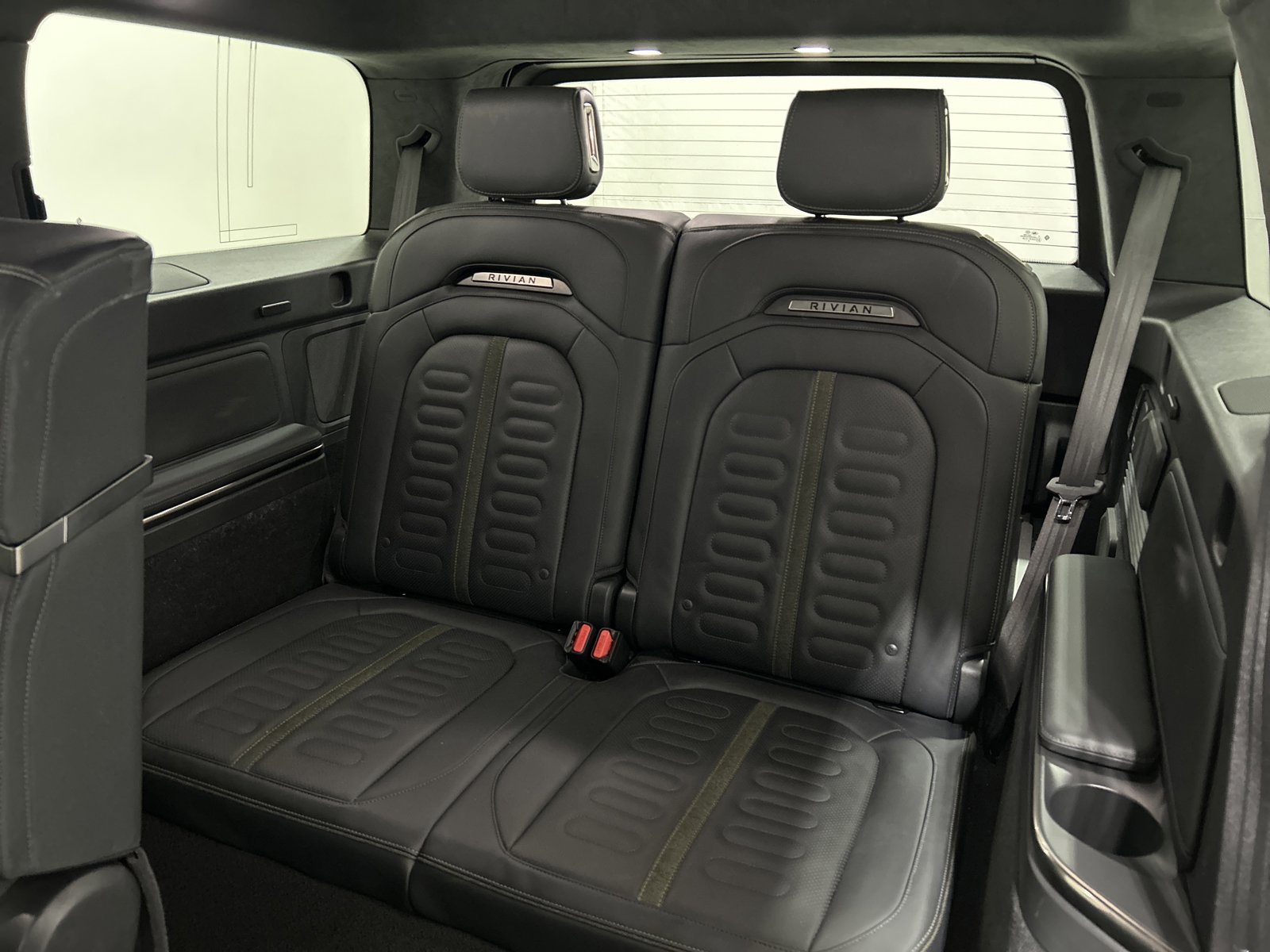 Used 2023 Rivian R1S Adventure image 22