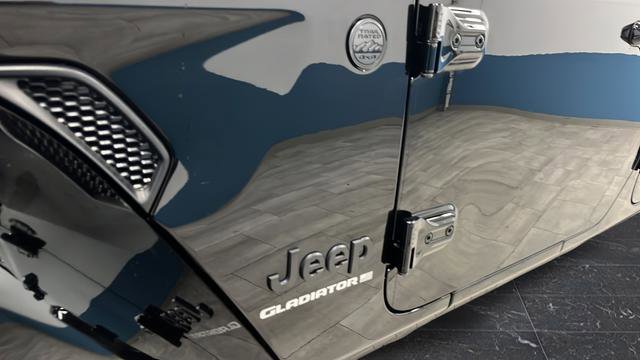 Used 2023 Jeep Gladiator Overland AWD/4WD image 40