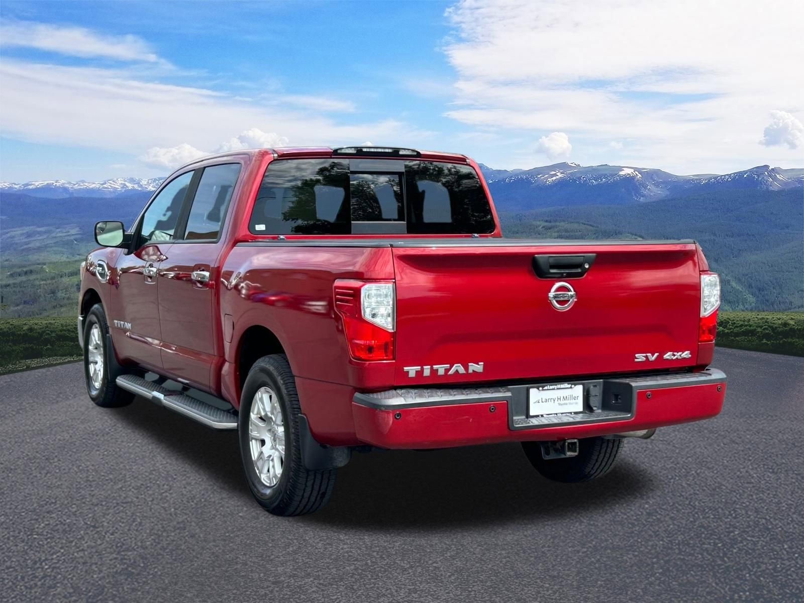 Used 2017 Nissan Titan SV image 3