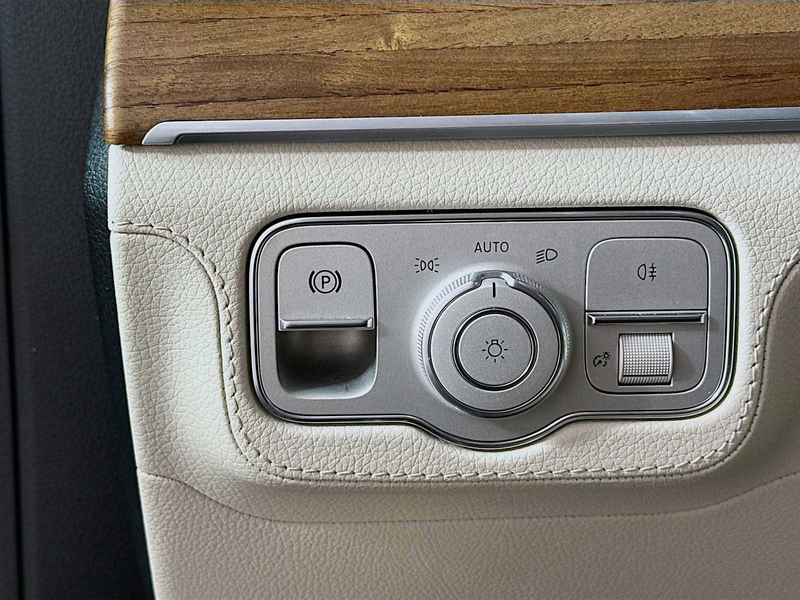 Used 2024 Mercedes-Benz GLS 580 4MATIC image 14