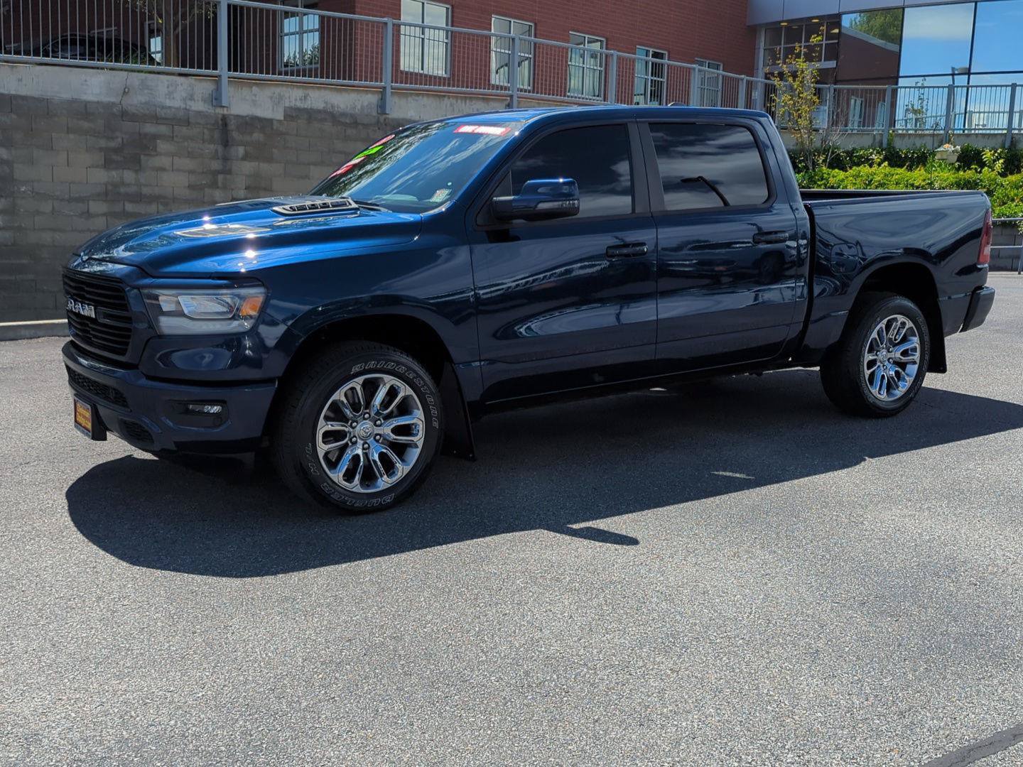 Used 2023 RAM 1500 Laramie AWD/4WD image 3