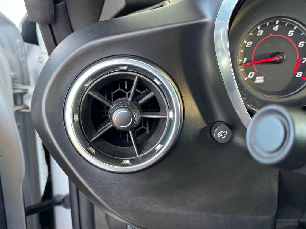 Used 2020 Chevrolet Camaro LT image 33