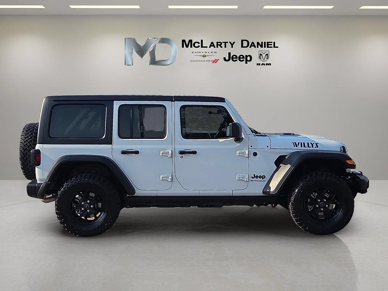 Used 2025 Jeep Wrangler Unlimited Sport AWD/4WD image 6