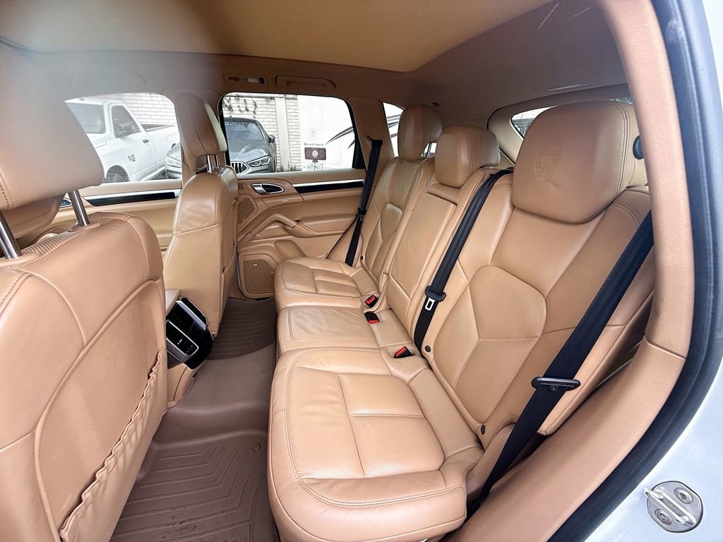 Used 2017 Porsche Cayenne AWD/4WD image 27