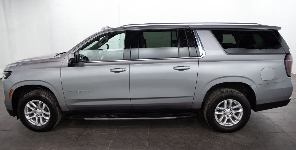 Used 2026 Chevrolet Suburban LT AWD/4WD image 5