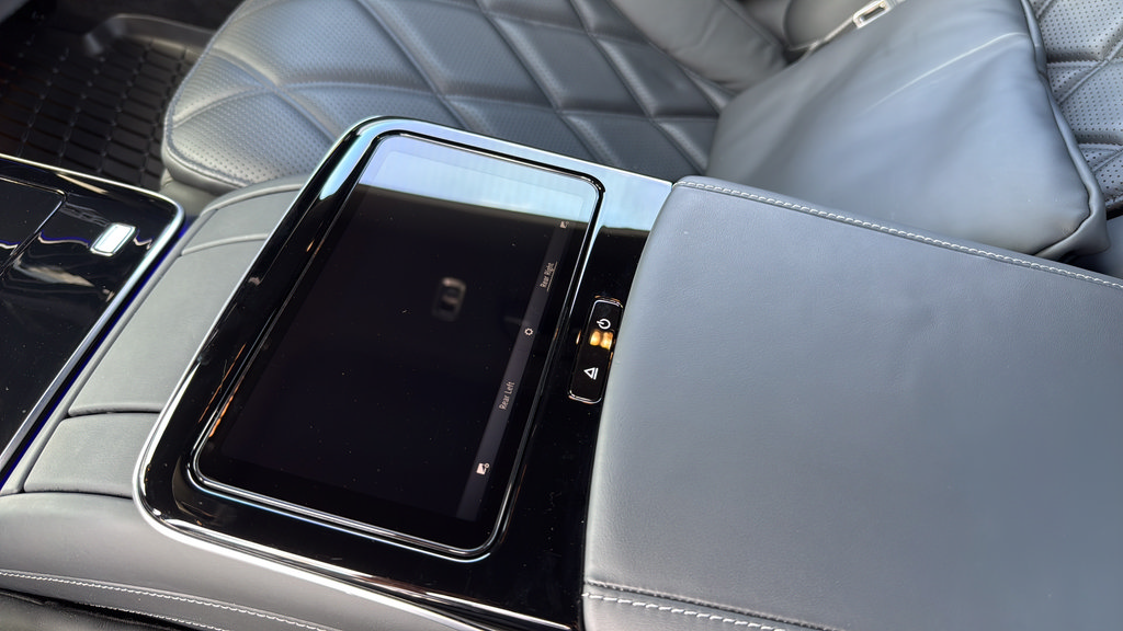 Used 2023 Mercedes-Benz Maybach S 580 4MATIC image 36