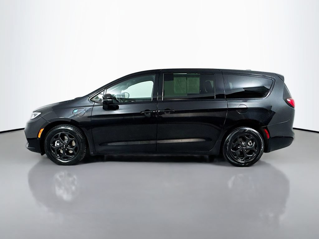 Used 2022 Chrysler Pacifica Limited w/ S Appearance Package FWD image 8
