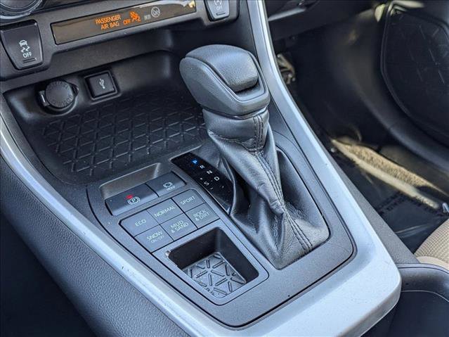 Used 2022 Toyota RAV4 LE image 12