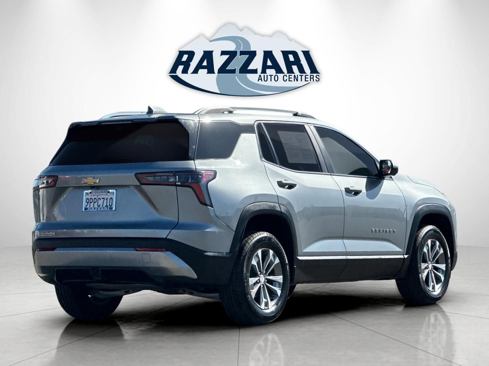 Used 2025 Chevrolet Equinox LT w/ Convenience Package II AWD/4WD image 3