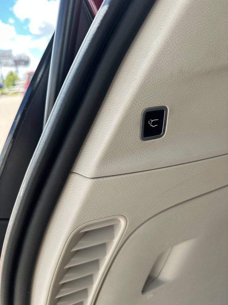Used 2017 Chrysler Pacifica Touring-L Plus FWD image 18