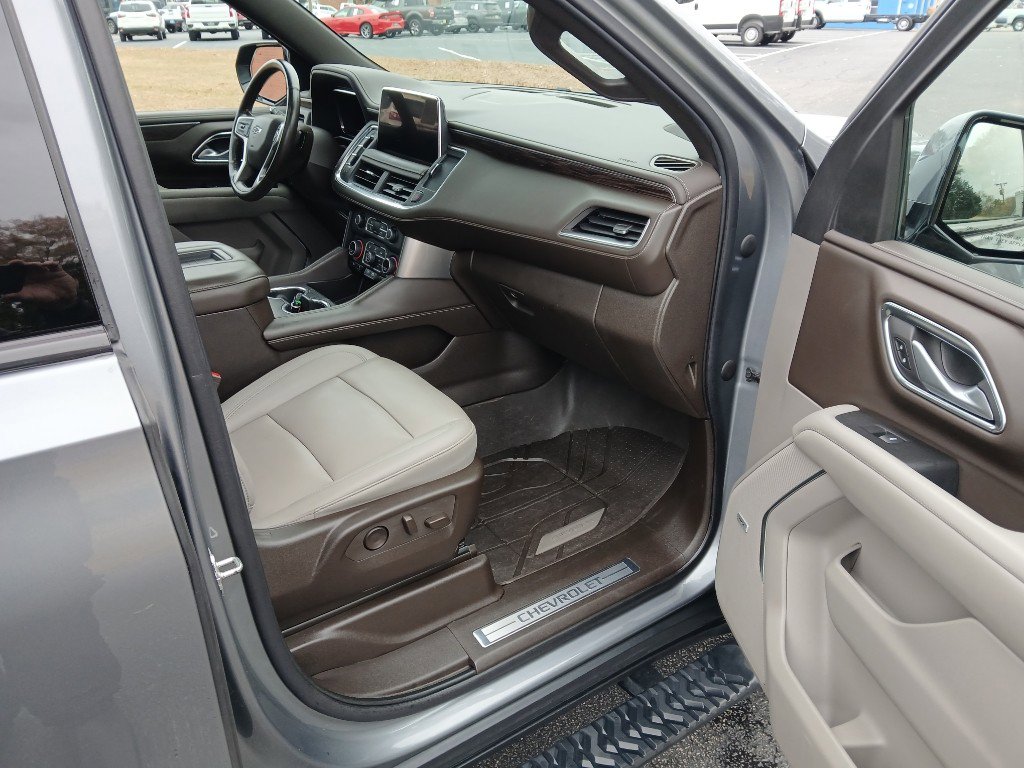 Used 2022 Chevrolet Suburban Z71 w/ Luxury Package image 34