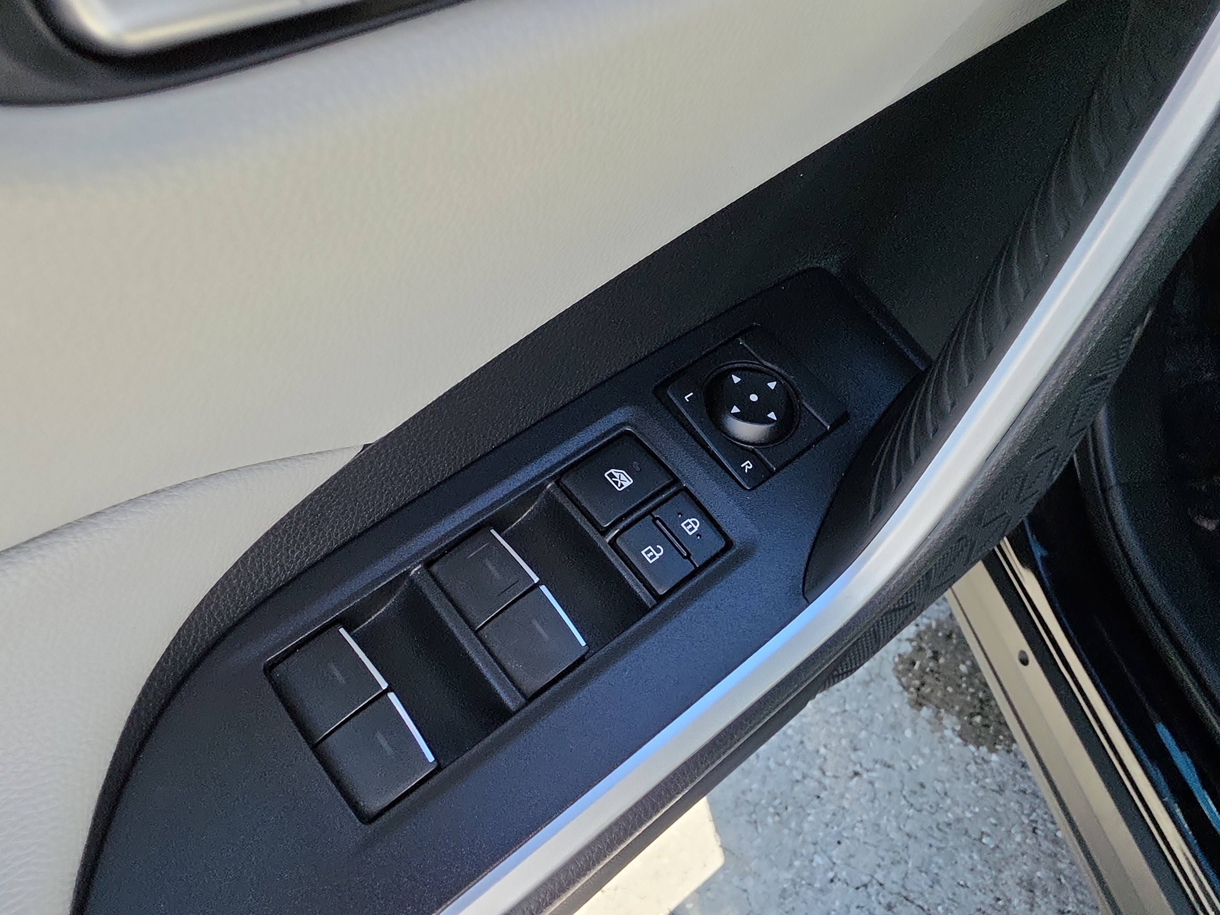 Used 2023 Toyota RAV4 XLE Premium FWD image 20