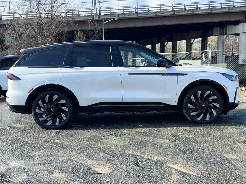 New 2026 Lincoln Nautilus Reserve image 3