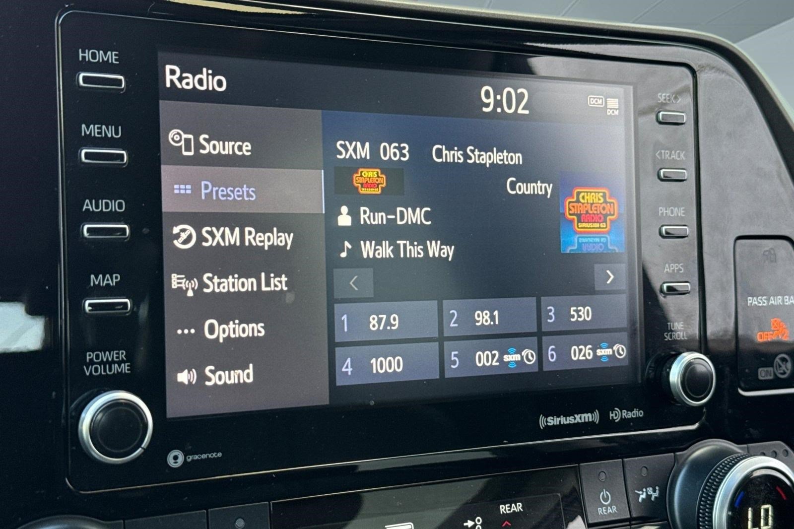 Used 2022 Toyota Highlander XLE FWD image 19