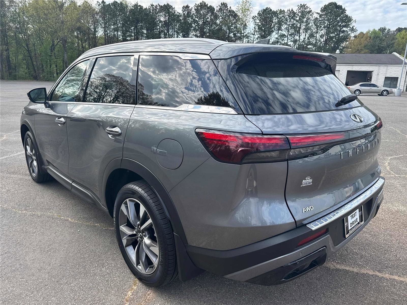 Used 2023 INFINITI QX60 Luxe w/ Cargo Package AWD/4WD image 8
