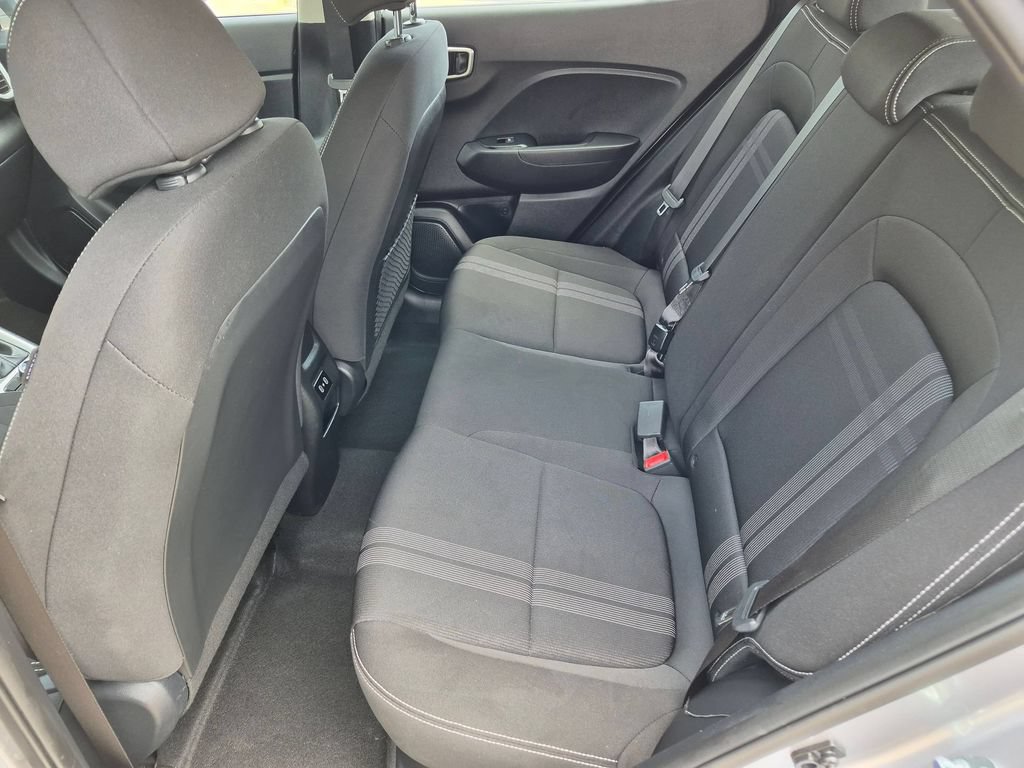 Used 2025 Hyundai Venue SEL FWD image 25