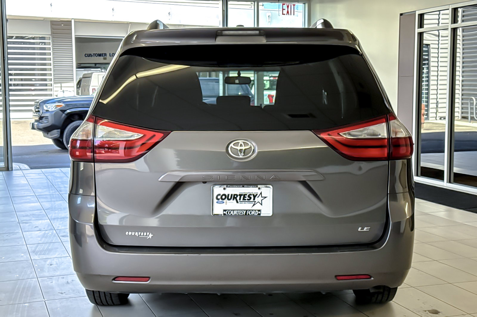 Used 2017 Toyota Sienna LE FWD image 5