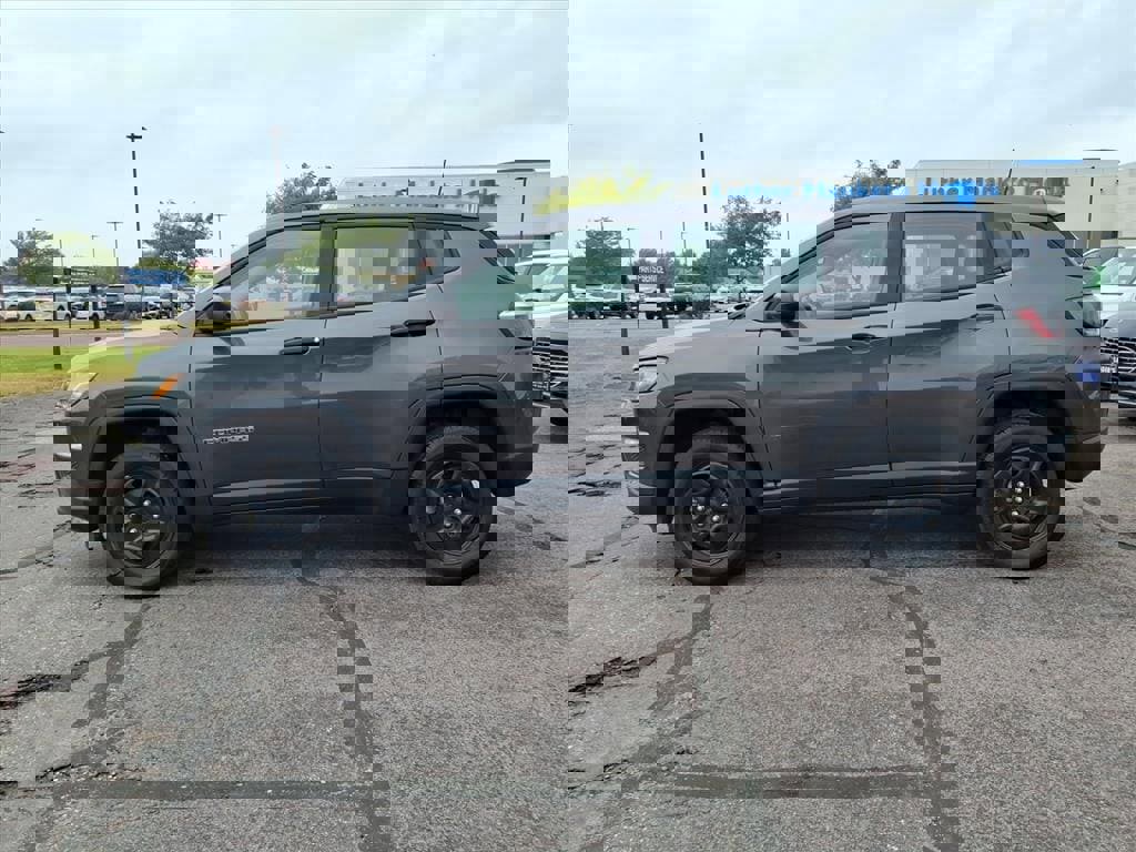 Used 2021 Jeep Compass Sport w/ Cold Weather Group image 16