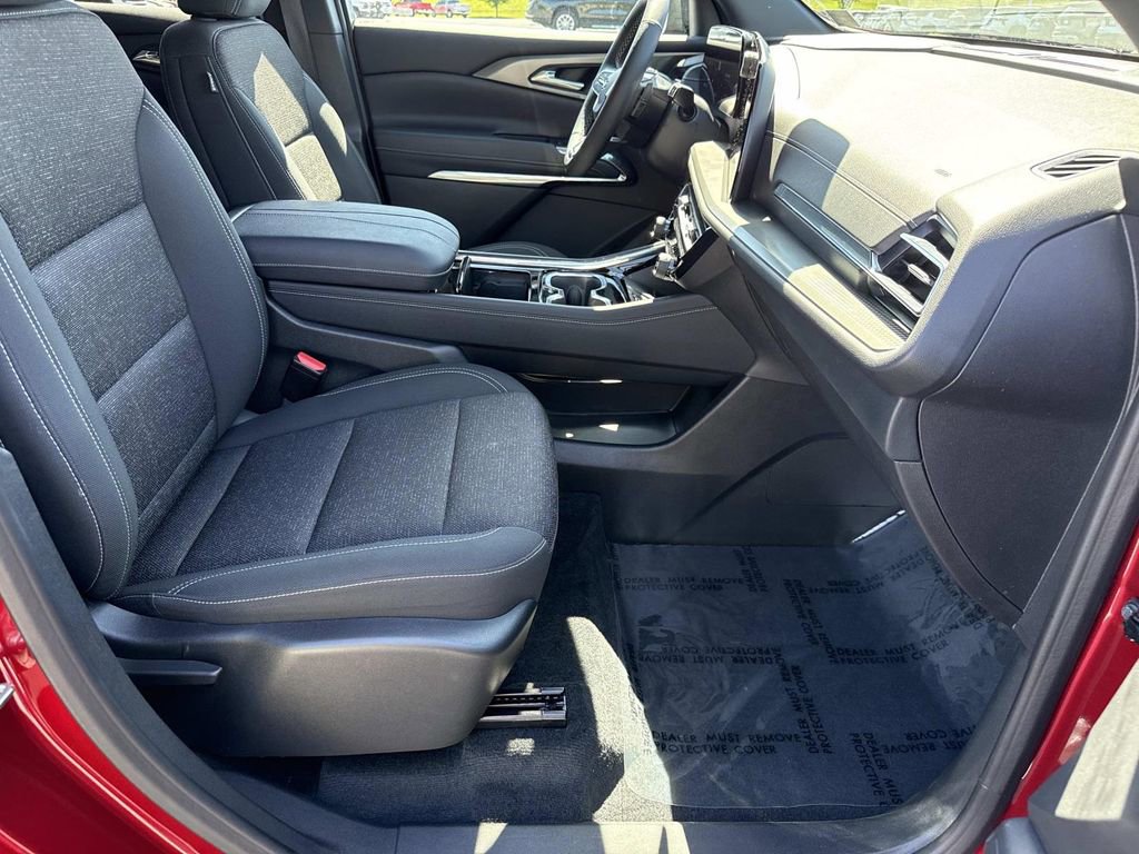 Used 2024 Chevrolet Traverse LT w/ LPO, Floor Liner Package FWD image 20