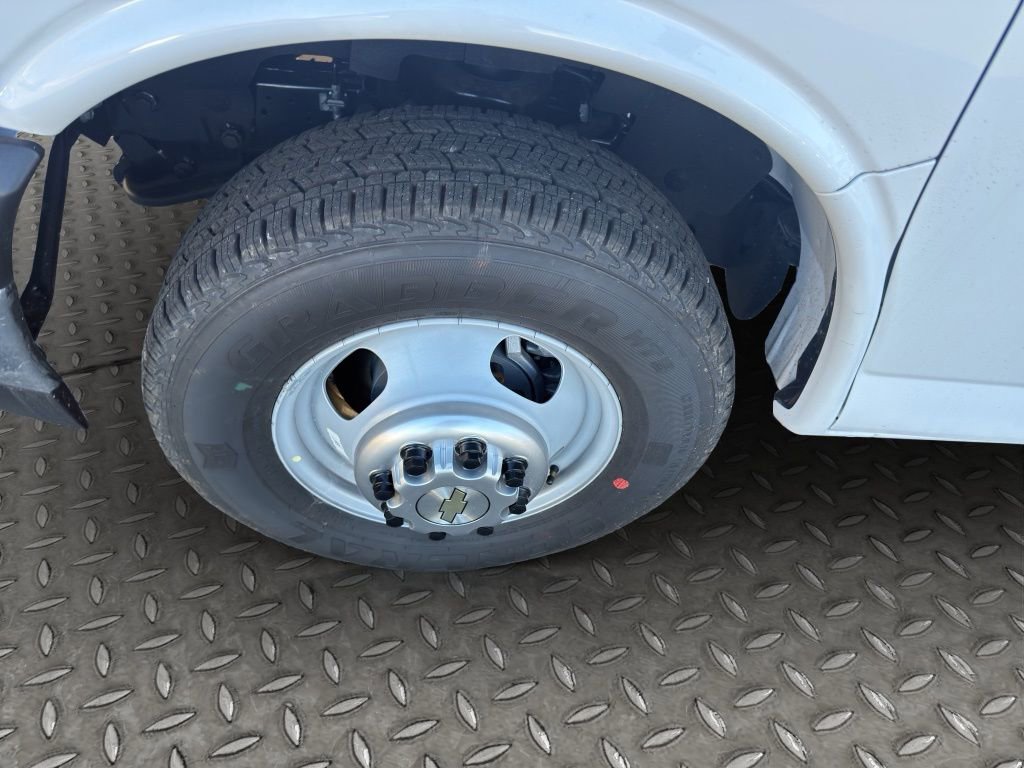 New 2025 Chevrolet Express 3500 w/ Power Convenience Package image 17