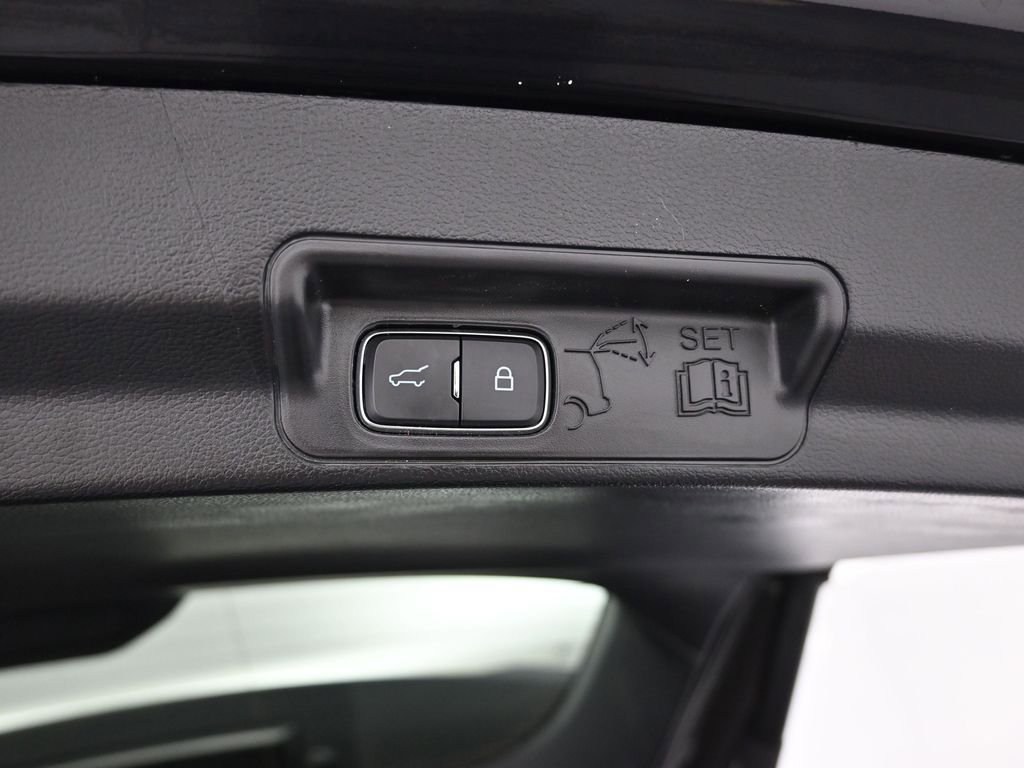 Used 2022 Ford Explorer XLT w/ Equipment Group 202A image 26