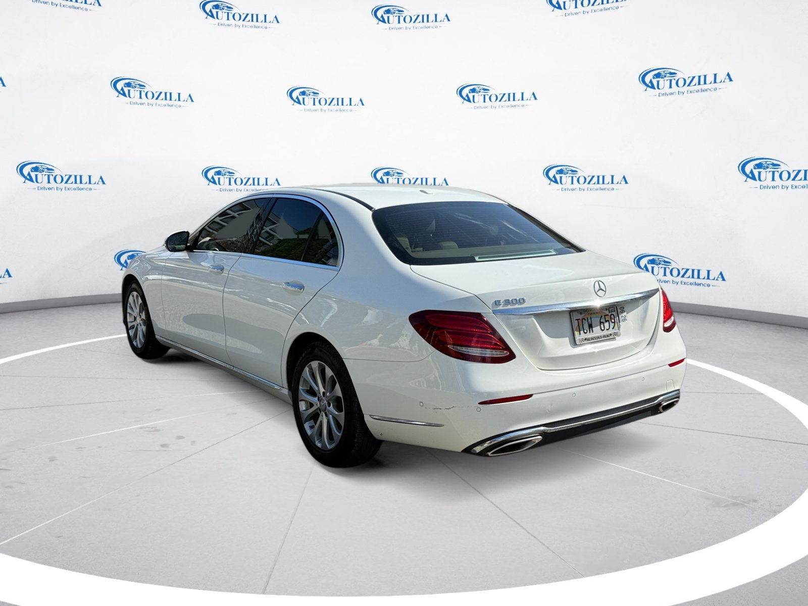 Used 2017 Mercedes-Benz E 300 image 3