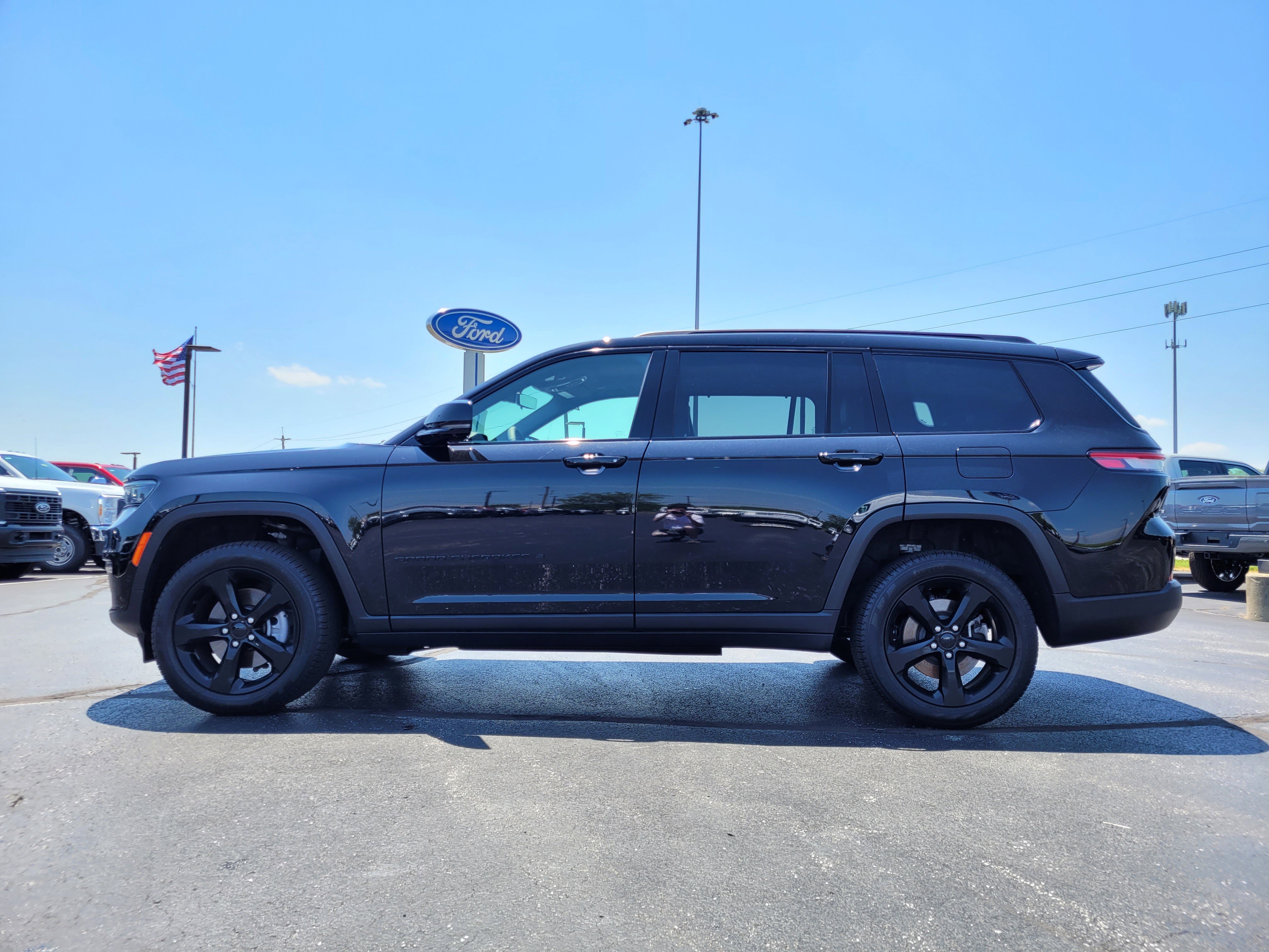 Used 2025 Jeep Grand Cherokee L Limited w/ Luxury Tech Group II AWD/4WD image 7