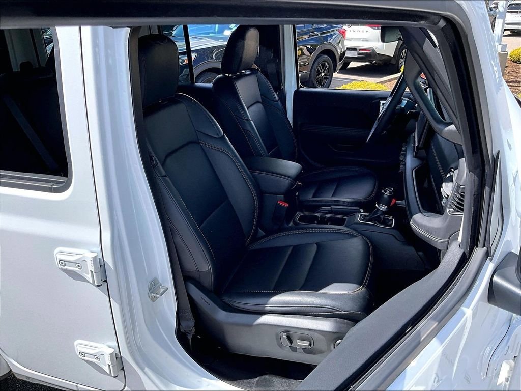 Used 2024 Jeep Wrangler Unlimited Sahara AWD/4WD image 11