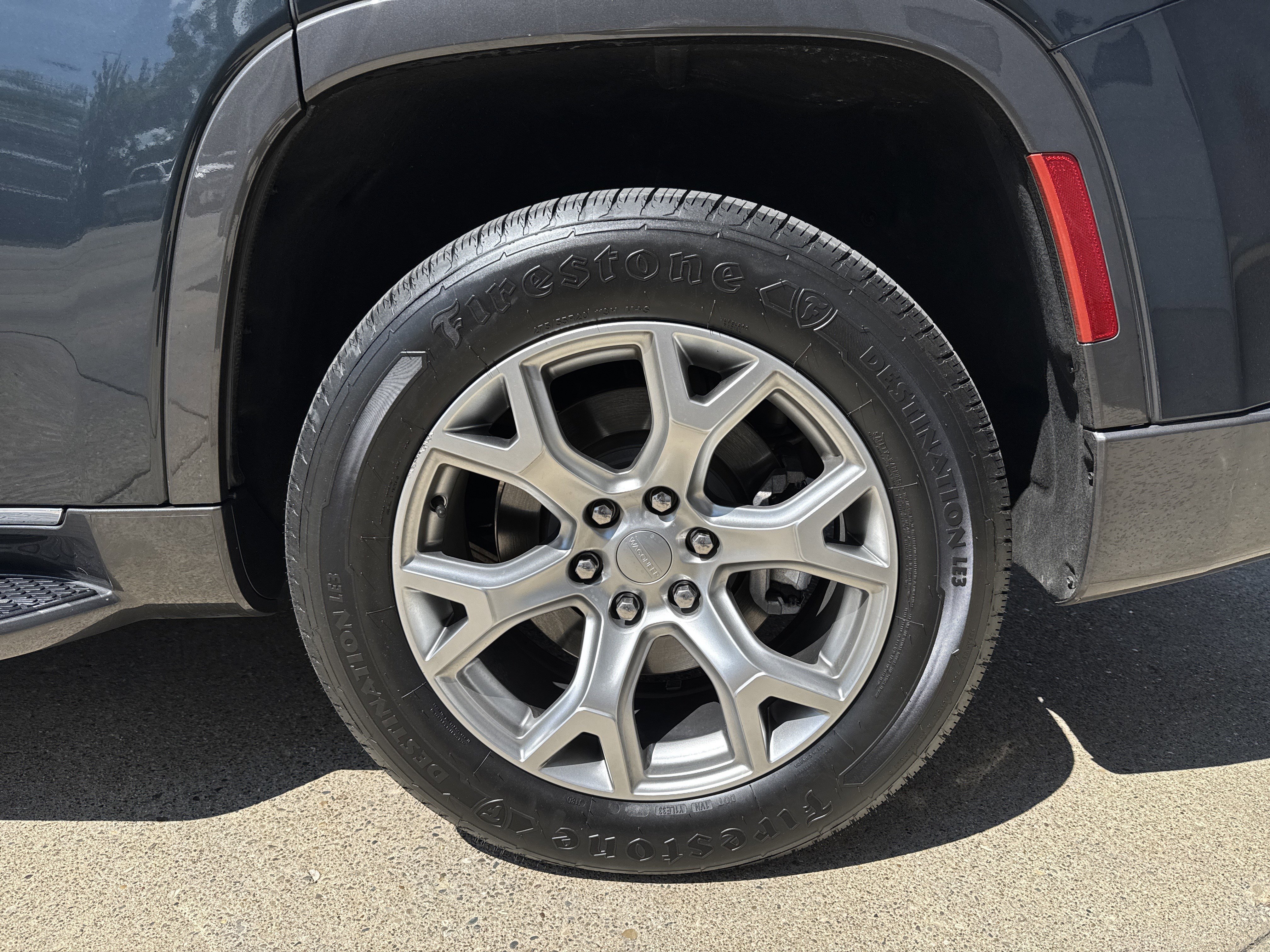 Used 2022 Jeep Wagoneer Series I w/ Premium Group I image 27