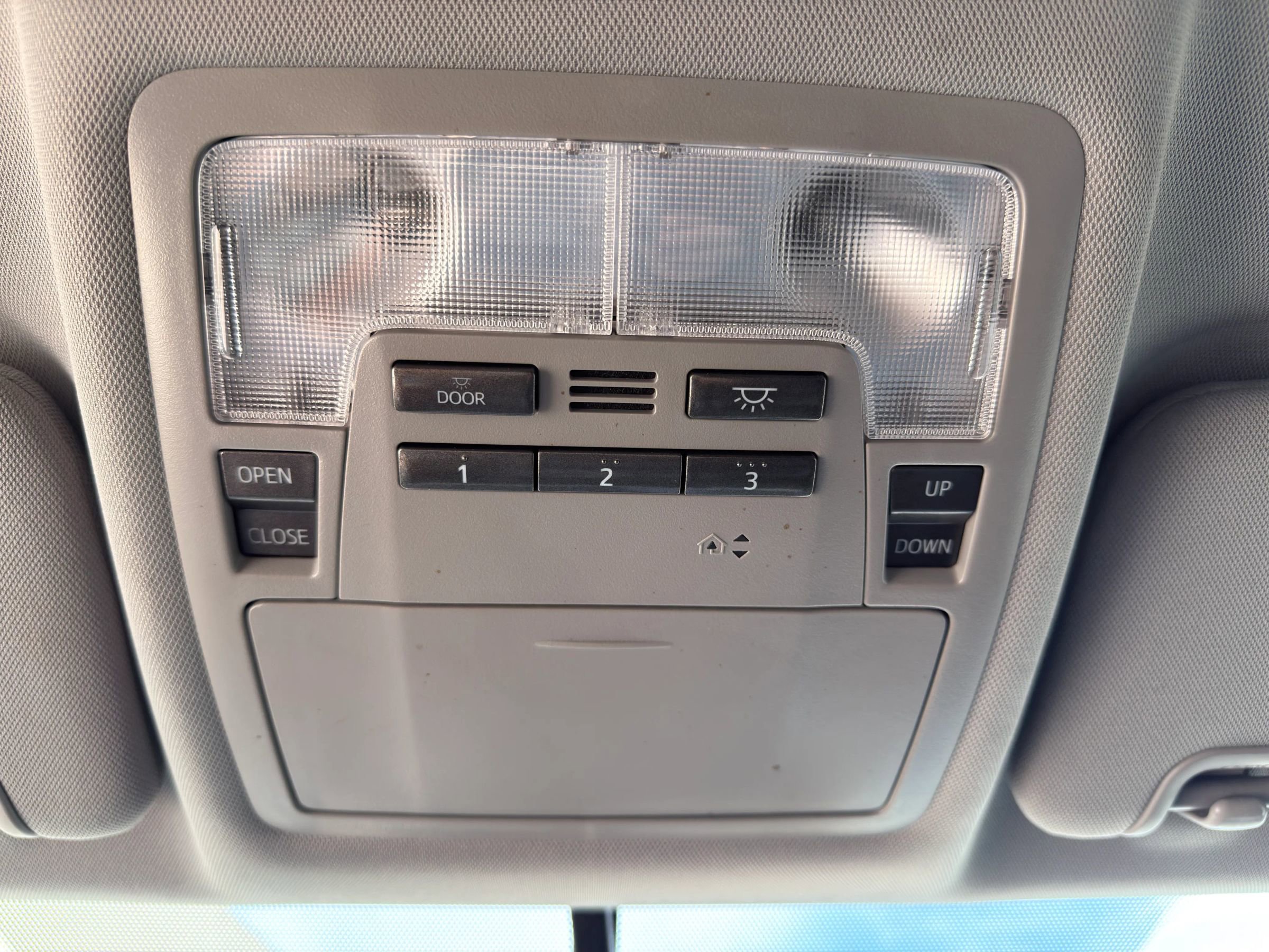 Used 2016 Toyota Highlander XLE image 26