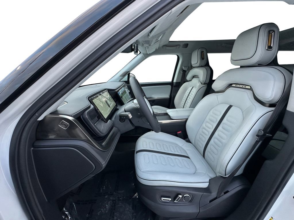 Used 2024 Rivian R1S Adventure image 9