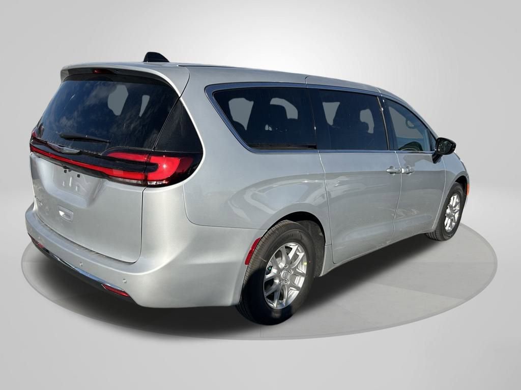 New 2026 Chrysler Pacifica Select image 7