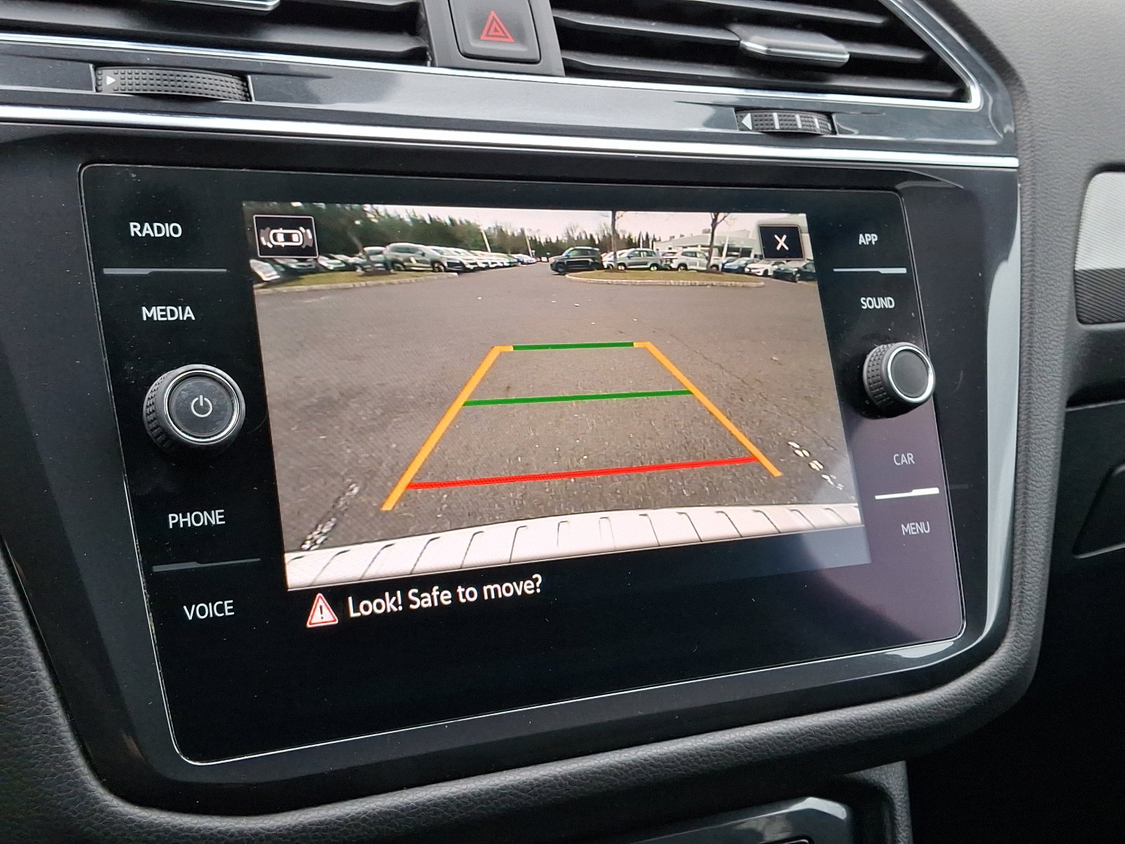 Certified 2022 Volkswagen Tiguan SE image 18