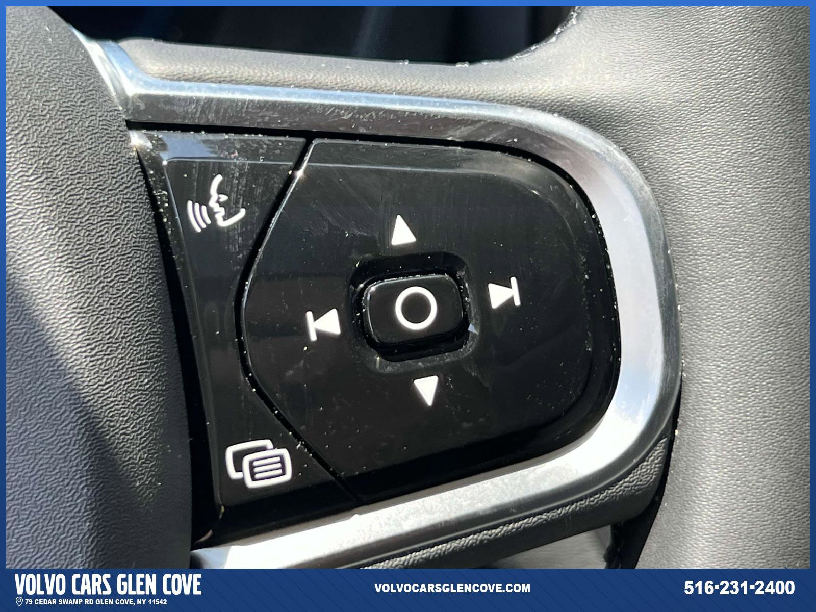 Certified 2025 Volvo XC60 T8 Plus w/ Protection Package Premier image 22