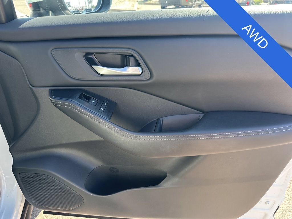 Used 2024 Nissan Rogue SV AWD/4WD image 8