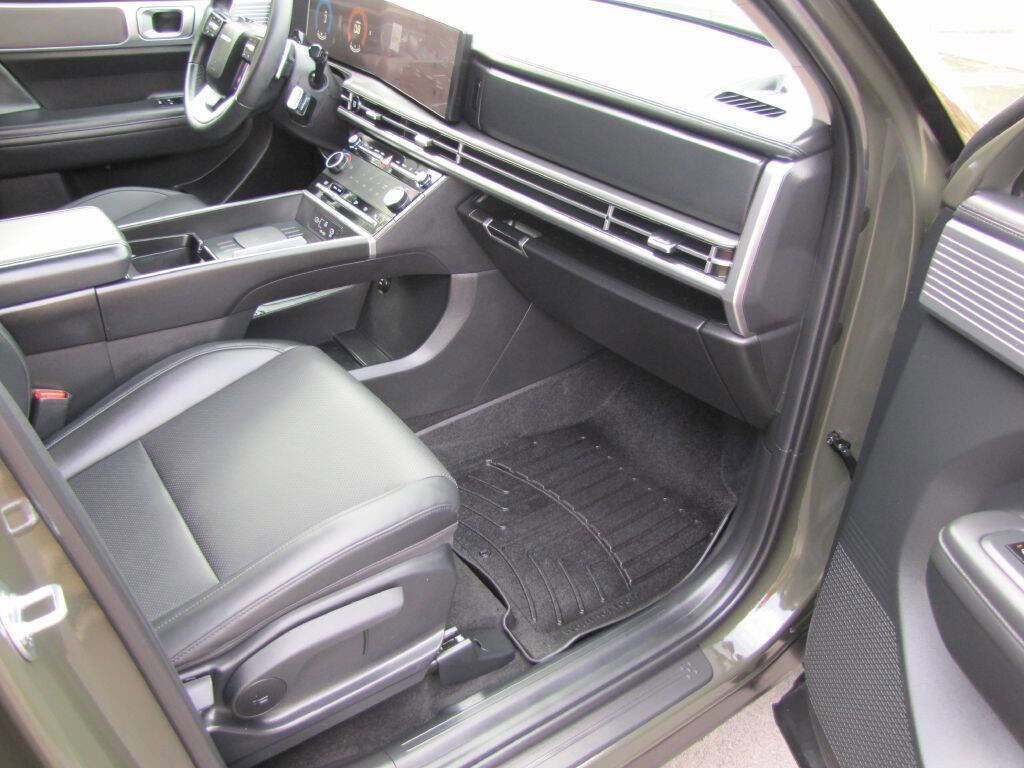 Used 2025 Hyundai Santa Fe SEL image 14