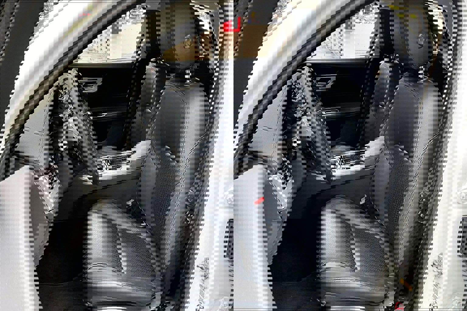 Used 2019 Jaguar XF Prestige image 19