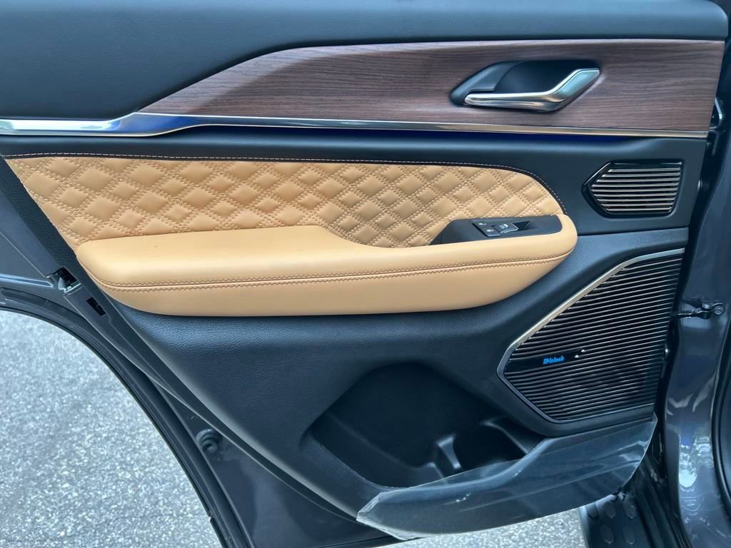 New 2025 Jeep Grand Cherokee Summit w/ Adv Protech Group IV image 24